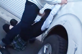 電車で痴漢した女子高生のまんこに酒を擦り込みほろ酔いまんこにガッツリハメる！！の画像