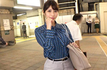 東中野駅で出会った綺麗なOLさんはHな質問も余裕の受け答え。ムッチリお尻を撫でながらちんこ挿れたら即堕ち！の画像