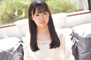 黒髪清楚の美少女が唾液を絡ませおじさんと濃厚SEX 広瀬蓮の画像