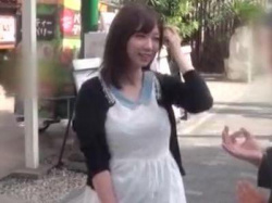『え～どうしようかな…』清楚な女の子をナンパして即ハメSEX！ギンギン確定の画像