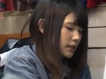 (美乳+エロ動画)仕事中のアパレル店員を強引にレイプ！接客中に襲われて生出しされた美少女！こんなかわいい子が…の画像
