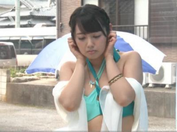 (マジックミラー+女子大生)友達同士の大学生がスケスケ衣装で素股プレイ！性欲に火がついてゴム無しファック！発射どころ豊富な18禁動画の画像