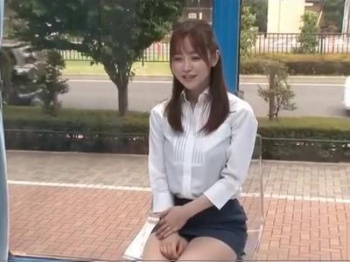 (マジックミラー+ミニスカ)ミニスカ美脚のかわいい美女にストレッチ！だんだんと過激にして脱がせてチンチン挿入！何度も見たくなるAVの画像