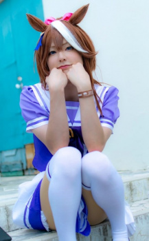 【画像】めっちゃハイレベルなエロ女装レイヤーさんがのウマ娘のコスプレした結果ｗの画像