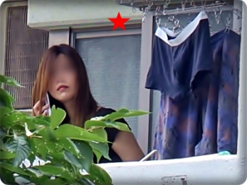 【無・素人】セフレのアラサー人妻とヤリたくなって旦那のいる自宅に侵入し大胆にハメ撮り中出し性交wwの画像
