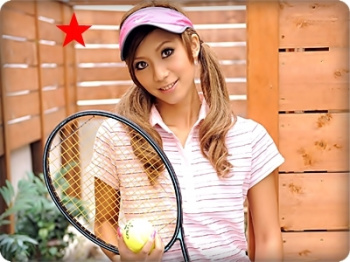 【無】『一杯中に出してぇ!!』テニスラケットの太さのチンコが大好きらしいスレンダー娘を3P連続中出しFUCK!KEIの画像