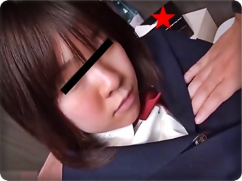 【無・個人撮影】極太チンコを幼いツルマンに捻じ込まれて切なげに喘ぐ制服姿のロリ美少女に孕ませ中出し♪の画像