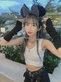 【画像】Aカップの貧乳女の子、小さすぎるの画像