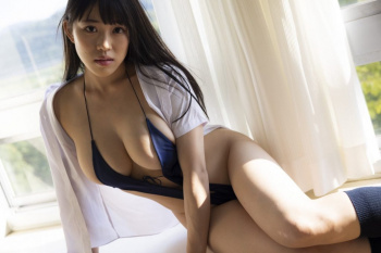爆乳グラドル愛萌なの、マジで抜けるエロい体してるの画像