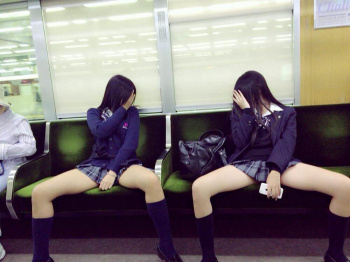 【画像】JKのミニスカートが天下とった理由の画像