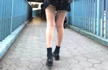 【悲報】生脚が性的すぎるJK、精子を搾取してくるｗｗｗｗの画像