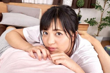 【兄と妹】お兄ちゃん、何隠してるの？笑顔が眩しくてめちゃくちゃ可愛いエッチな妹に跨がれて騎乗位挿入し追撃射精の画像