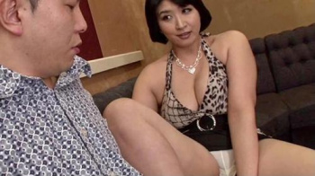 【母子相姦】ねぇ、折角来たんだから…初めての歳上女性とエッチなこと出来るソープで指名したら紺野京子お母さんだった息子の画像