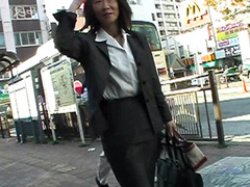 【無修正】完全ドキュメント・四十路OLの初AV体験 椎名悦子の画像