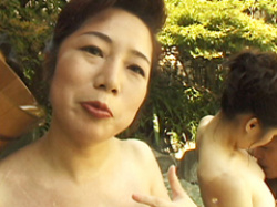 【無修正】露天付き旅館で熟女と3P　波純子 木村美津子の画像