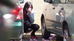 「ああっ！見ないで下さい・・」美人OLお花見でトイレ我慢限界おもらし寸前で野ション！の画像