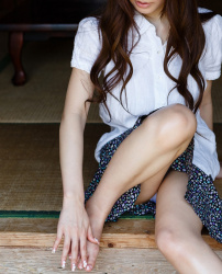 パンチラのリスクがあってもスカートの中に見せパン履かない、生パン派の女子達。の画像