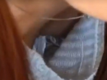 《パンチラ動画》服を買いに来たJDの胸チラからパンチラまで隠し撮り盗撮の画像