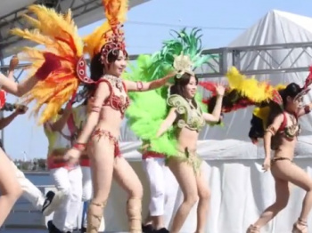 《サンバ動画》笑顔で踊るサンバのお姉さん達を隠し撮り盗撮の画像