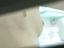《風呂動画》入浴中のちっぱいお姉さんを隠し撮り盗撮の画像