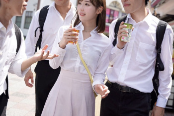 【miru】男子生徒たちが担任の美人教師と輪姦セックス！修学旅行の自由行動で先生相手に思春期チンコでヤリまくりの画像