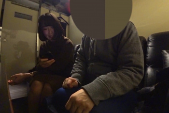 【エムオクン動画】プチ援リアルガチ現場！ネカフェで完全素人ＪＤと密会！愛想の良い可愛らしい普通の女子！女子の手の指に大量発射！最後次に会う相談までｗの画像