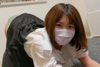 【エムオクン動画】四つん這いで「後ろから激しく突いて」と語りかけるシロウト女子ハメ撮り！しかし中イキ出来ないエムオクンは最後手コキで発射！ガチ自宅◎の画像