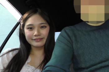 【無修正エムオクン動画】高画質！白肌アイドル系激カワ上物シロウト美少女が車内でフェラ抜き！口内に大量発射だ！続き後半は別角度編！髪留め◎キラキラ瞳◎の画像