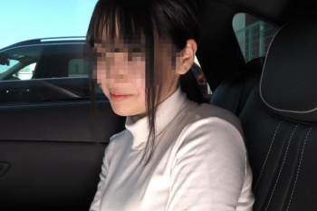 【無修正エムオクン動画】高画質！超美脚！超白肌！Ｓ級ティーン上物シロウトが車内でフェラ抜きバイト！接写咥えるところ丸見え！最後は口内発射！目モザ注意の画像