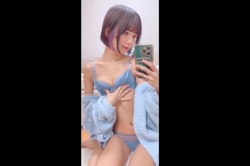 【エムオクン動画】神モデル体型！イマドキ髪色の現役アイドルらしきＳＳＳ級超上物激カワ女子による自宅鏡越しエチエチ自撮りが流出！消される前に！顔接写◎の画像