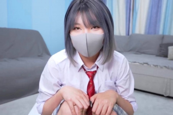 【エムオクンエロ動画】チェスカ＆赤ネク＆アッシュ髪姿のＪ系コス女子がスパイダーディルド騎乗位で腰をやらしく揺らす！途中から推定Ｆカップ美巨乳晒して裸姿！の画像