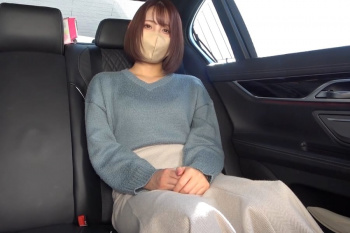 【無修正エムオクンエロ動画】ハイウエストマーメイドスカート姿の優しい喋り方美人お姉さん車内で前戯＆フェラ抜き撮影バイト！極太チ◯ポ咥える！最後口内発射！の画像
