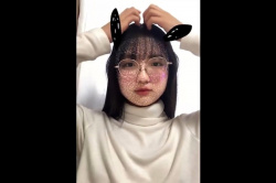 【無修正エムオクンエロ動画】T○itter時代ペ○スコープで自撮りオナしてた眼鏡ティーン女子流出！後半から胸＆接写お○んこ丸見え！縦画面◎販売元削除済◎の画像