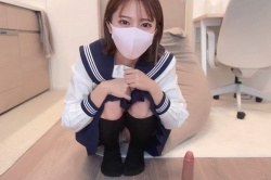 【エムオクンエロ動画】横画面!セーラー服&ハイソ姿のマスク美人が自撮りオナ!他私服2バージョンもあるぞ!推定Bカップ微乳◎ウーマナイザー◎下からカメラ◎の画像