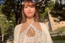【エムオクンエロ動画】横画面!推定Jカップ美爆乳SSS級AI顔変換ロリカワ女子第七弾!公園でノーブラ散歩!温泉お風呂!ホテルベッド上でおもちゃオナ二ー!の画像