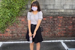 【無修正エムオクンエロ動画】横画面!可愛い清楚な服装マスク女子と車に入り前戯からの乳首舐め&フェラ抜き撮影!最後はやっぱり口内!序盤から顔出しありだぞ!の画像