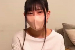 【エムオクンエロ動画】横画面!ロングポニテ触覚マスク姿の合法ロリ女子カメラの前でハダカ騎乗位ディルドオナ二ー!細身かつ推定Eカップ美乳に興奮だ!喘ぎ声◎の画像
