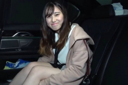 【無修正エムオクンエロ動画】横画面！垢抜けない地雷ファッション合法ティーン女子車内フェラ抜き！モジャ✕２陰毛お○んこくぱぁに興奮！最後は接写口内発射だ！の画像