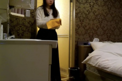 【無修正エムオクンエロ動画】ロング黒髪リアルガチ合法ロリティーン風俗女子とラブホでＳＥＸハメ撮り交渉成立！外カメラから見える生々しい風景を堪能しようぞ！の画像