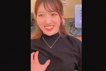 【無修正エムオクンエロ動画】ハーフアップ茶髪エチエチ透け下着の素人女子大生とラブホでおせっせ撮影！局部丸見え大興奮！最後は正常位腹射！喘ぎ声◎フェラ顔◎の画像