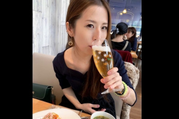 【無修正エムオクンエロ動画】泣きぼくろ付いた綺麗系素人お姉さんのプラベ３Ｐハメ撮り動画が流出！消される前にチェックしよう！プラベ写真も！短時間◎縦画面◎の画像