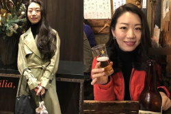 【無修正エムオクンエロ動画】中年熟女系お姉さんのプラベ自撮りオナニー大流出！女性は年を取った方がエロくなるな！動画２本！販売元削除済◎縦画面◎即削除注意の画像