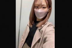 【無修正エムオクンエロ動画】茶髪若手社会人ＯＬ系女子のプライベートハメ撮り大流出！お○んこ挿入シーン丸見え！削除される前に続きの確認を！短時間◎縦画面◎の画像