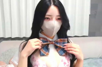 【無修正エムオクンエロ動画】大リボン可愛いシースルー下着丸見えブラウス＆チェスカ姿ゆるふわ黒髪マスク美人おしゃべり自撮り！紐Ｔバック姿マンチラ！横画面◎の画像