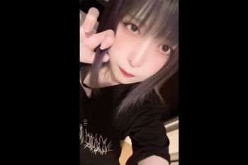 【無修正エムオクンエロ動画】アッシュヘアＭ字股間２本指入れクチュオナニーする素人合法ティーン女子ギャル！腰浮かせくぱぁプレイ開始！推定Ｅカップ◎縦画面◎の画像