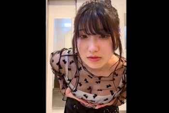 【無修正エムオクンエロ動画】まとめ茶髪＆私服姿のムチ✕２素人女子が多目的トイレで自撮り脱ぎ✕２指オナ！続き後半真っ裸！推定Ｄカップ美乳◎高画質◎縦画面◎の画像