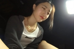 【無修正エムオクンエロ動画】細身ボディ＆下がり眉のキレイ系素人女子が車内フェラ抜きバイト！生々しいリアルな会話に興奮！最後口内！超接写◎高画質◎横画面◎の画像