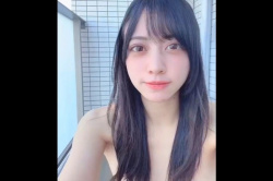 【無修正エロエムオクン動画】ゆるふわロング黒髪＆推定ＢカップのＳＳＳ級美人女子降臨エロ自撮り！パイパンの裸体全てさらけ出してくれるぞ〜！短時間◎縦画面◎の画像