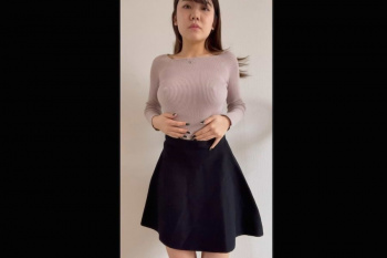 【丸見えエロエムオクン動画】推定Ｇカップ極エロ超美巨乳ボディＳＳＳ級グラマラス女子エロ自撮り爆誕！超接写くぱぁする続き後半だ！くっきりスジマン！縦画面◎の画像