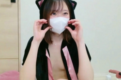 【丸見えエロエムオクン動画】コス姿ＳＳＳ級激カワ素人マスク女子降臨エロ自撮り！半透明ディルドで股間隠してオナざんまい！続きの後半丸見え！長時間◎横画面◎の画像